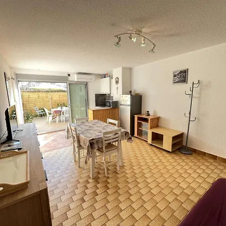 Apartment T2 Avec Jardin, Climatisation, Parking, Et Proche Commerces