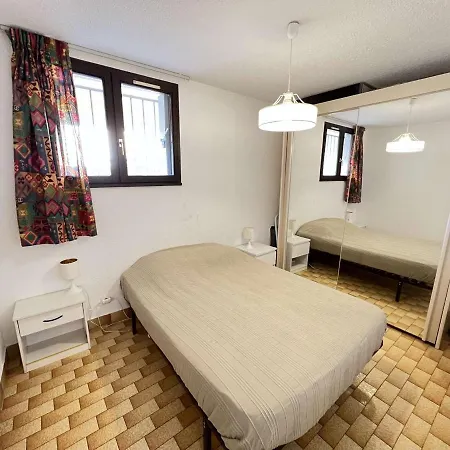 T2 Avec Jardin, Climatisation, Parking, Et Proche Commerces شقة *