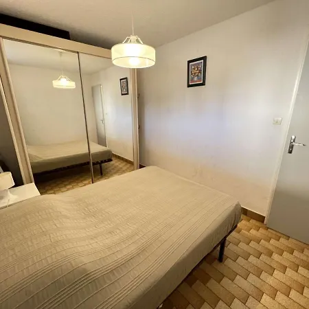 T2 Avec Jardin, Climatisation, Parking, Et Proche Commerces شقة