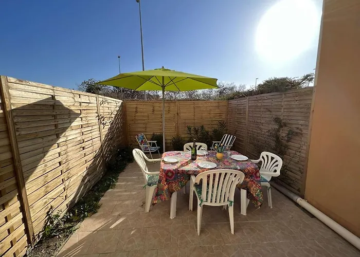T2 Avec Jardin, Climatisation, Parking, Et Proche Commerces Agde