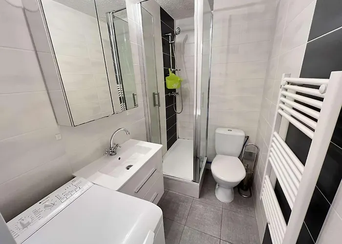 T2 Avec Jardin, Climatisation, Parking, Et Proche Commerces Appartement *